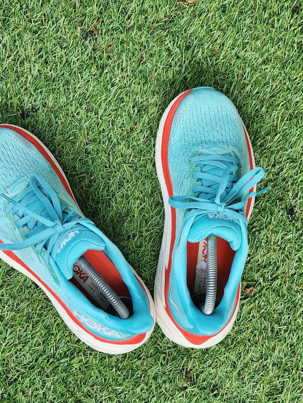 HOKA CLIFTON 8 - Womens Sneakers - SIZE 7B